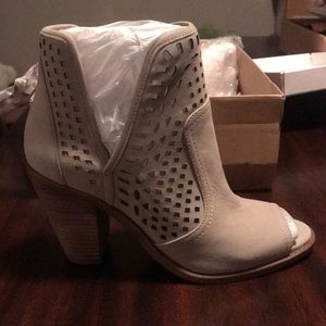 New in Box Jessica Simpson Cherrell Size 9